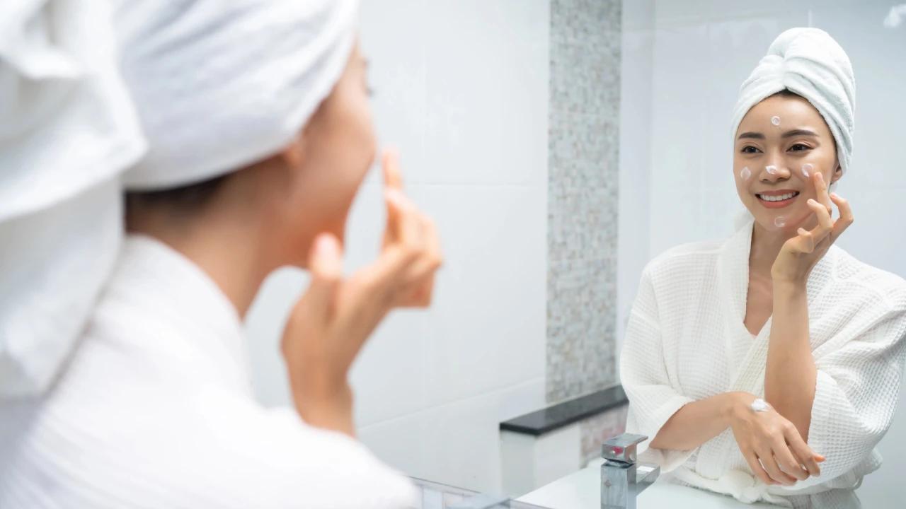 Jaga Kulit dari Breakout Akibat Over-Skincare, Terapkan Prinsip “Less Is More”