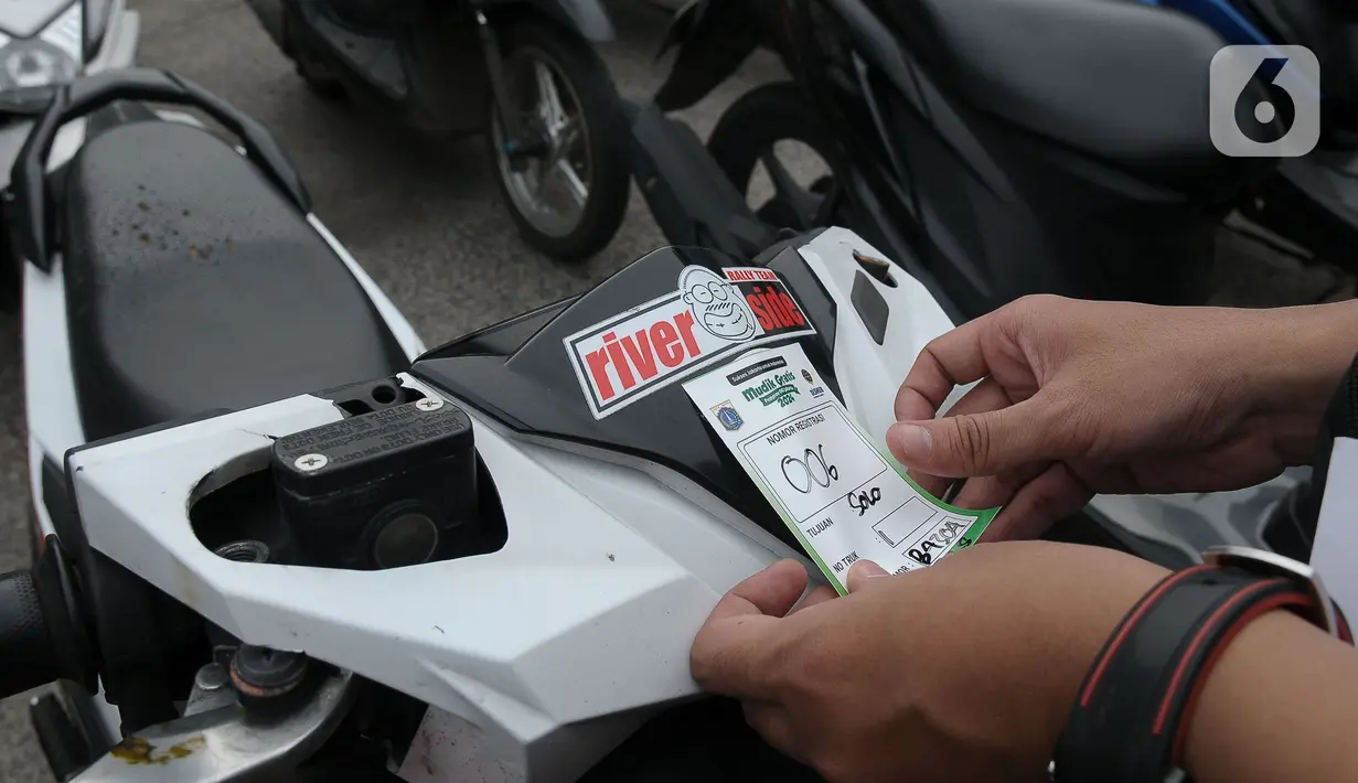 Kepala Dishub DKI Jakarta, Syafrin Liputo mengatakan, ada 13 truk disiapkan buat mengangkut motor pemudik. (merdeka.com/Imam Buhori)