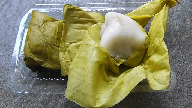 Sebungkus kue nagasari pisang