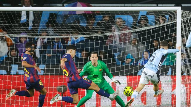 Sergio Carreira mencetak gol di laga Celta Vigo vs Barcelona di pekan ke-12 La Liga 2025/2026 di Balaidos, Senin (10/11/2025) dini hari WIB. (AP Photo/Lalo R. Villar)
