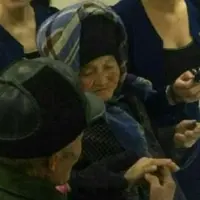 Untuk membahagiakan istri, kakek pakai tabungan seumur hidupnya untuk membelikan cincin. (Foto: dailymail.co.uk)