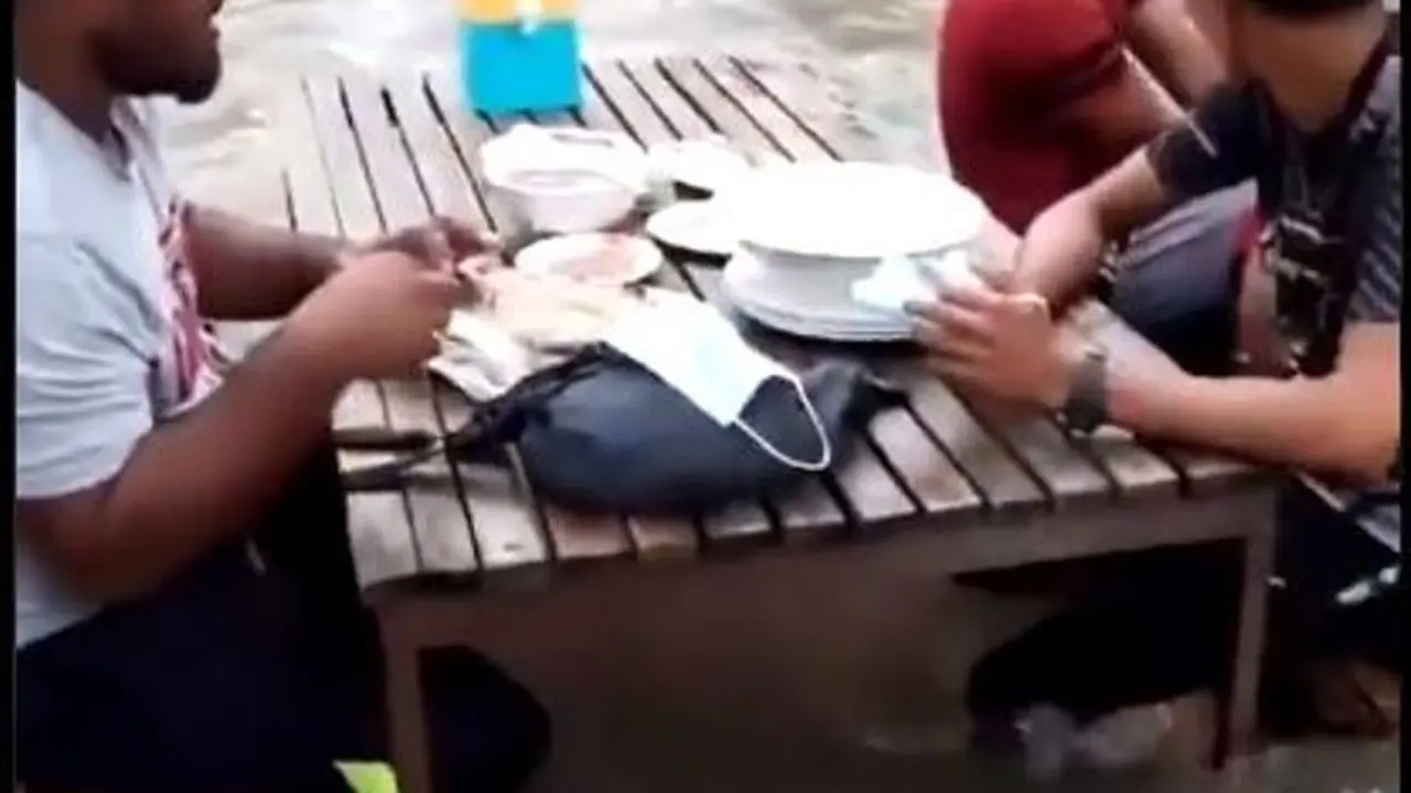 Viral Restoran di Tengah Sungai, Arusnya Deras dan Dianggap Berbahaya