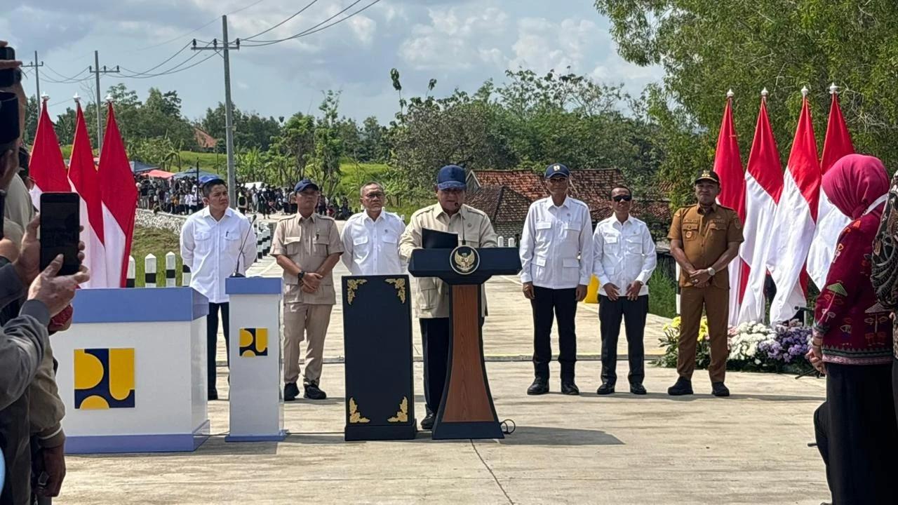 Prabowo Resmikan Infrastruktur, Janji Tingkatkan Biaya Pembangunan Seluruh Desa di Indonesia