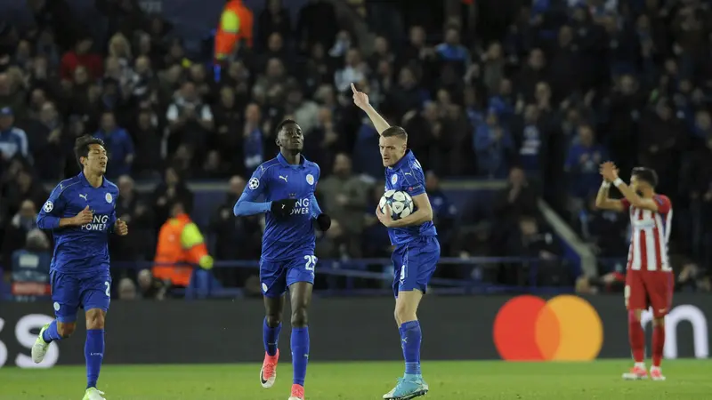 Striker Leicester City Jamie Vardy menggelar selebrasi usai merobek gawang Atletico Madrid pada leg kedua perempat final Liga Champions di King Power Stadium, Rabu (19/4/2017) dinihari WIB. (AP Photo/Rui Vieira)