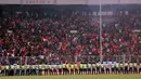 Beberapa polisi berjaga usai laga Persija melawan Persela di Stadion GBK Jakarta, Minggu (1/3/2015). (Liputan6.com/Helmi Fithriansyah)