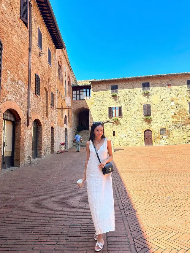 8 Adu Gaya Aaliyah Massaid dan Beby Tsabina yang Sama-sama Bulan Madu di Italia, Stylish dengan Chic Outfit