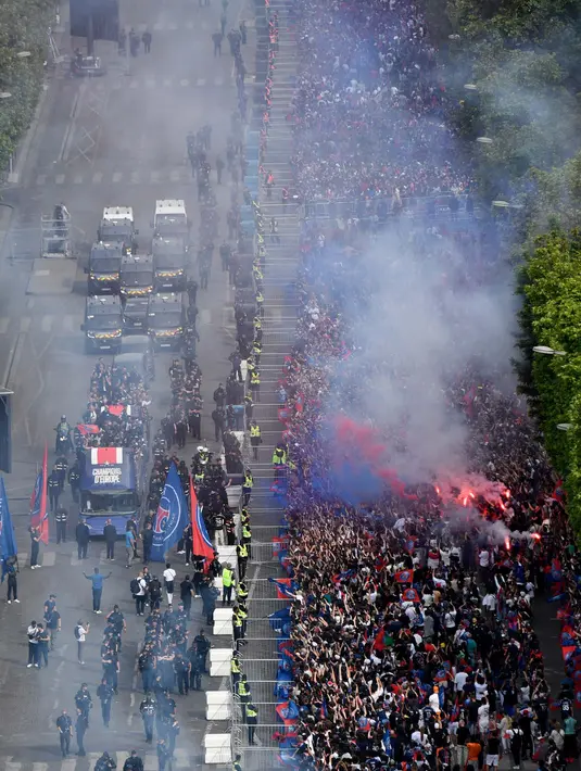 Diketahui, Paris Saint-Germain (PSG) berhasil mengalahkan Inter Milan di partai final Liga Champions 2024/202525. Di partai puncak, PSG membungkam Inter Milan dengan skor telak 5-0. (Guillaume SOUVANT/AFP)