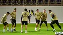 Para pemain Real Madrid saat mengikuti sesi latihan tim di King Abdullah Sport City di kota pelabuhan Arab Saudi, Jeddah (7/1/2020). Real Madrid akan bertanding melawan Valencia pada semifinal Piala Super Spanyol pada Kamis (9/1/2020) dini hari WIB. (AFP/Giuseppe Cacace)