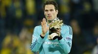 Kiper Chelsea, Asmir Begovic, mengaku pasrah jika nantinya kembali menghuni bangku cadangan pascakembalinya Thibaut Courtois dari cedera. (Reuters / John Sibley).