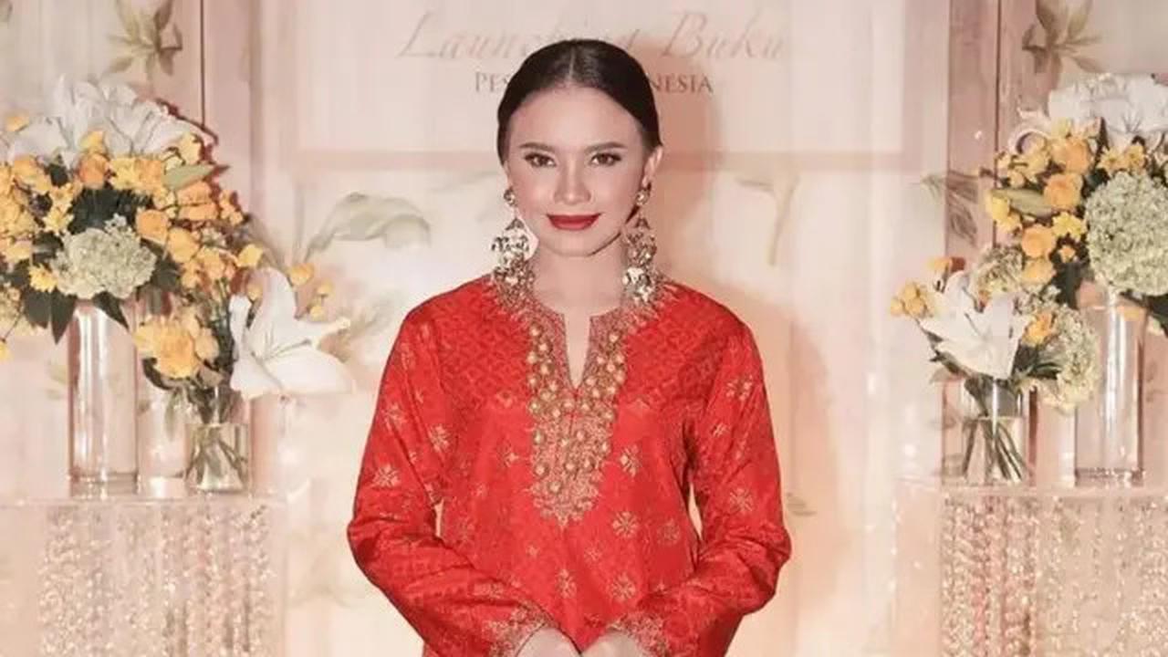 Foto-Foto Kebaya ala Rossa, Anggun Bawakan Budaya Indonesia