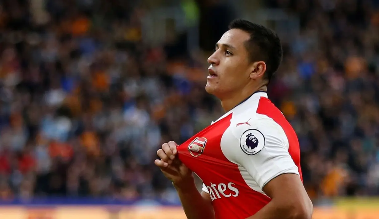 3. Alexis Sanchez. Jersey Alexis Sanchez menjadi jersey Arsenal terlaris yang diburu para penggemar. (Reuters/Russell Cheyne)