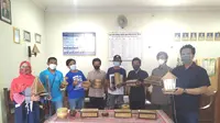 Para dosen dan mahasiswa UNNES memberikan pelatihan peningkatan pemasaran produk UMKM di Desa Rogomulyo Semarang Jateng (Dok. Tim Dosen UNNES / Liputan6.com)