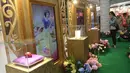 Pengunjung melihat-lihat pameran dalam acara "Dream Big, Princess" di Lippo Mall Puri, Jakarta, Kamis (5/7). (Liputan6.com/Arya Manggala)