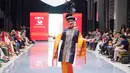 Kelima pilar tersebut diwujudkan dalam koleksi bertajuk "Perjalanan Kain Batak", yang menampilkan 15 look dengan identitas kuat dari budaya Batak. Koleksi ini meliputi model baju kurung, kain songket, dan tentu saja ulos, selendang khas Batak. [Dok/Merdi Sihombing].
