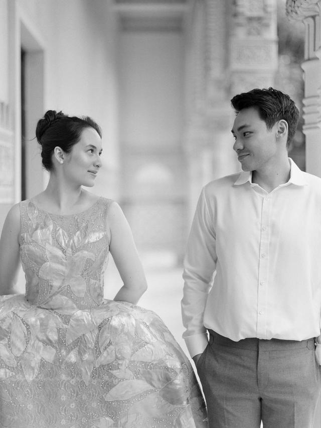 Ini 7 Potret Prewedding Monokrom Chelsea Islan dan Rob Clinton