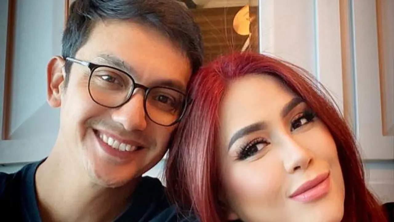 Potret mesra Gunawan dan istri