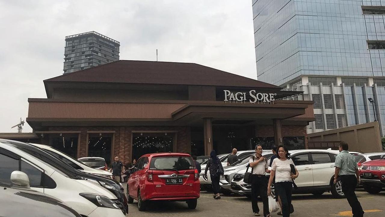 Ciri khas dari hidangan yang disajikan oleh Rumah Makan Pagi Sore adalah cita rasa asli minang dari olahan rendangnya. Dengan bahan baku yang digunakan oleh rumah makan ini, merupakan bahan terbaik.&nbsp;
