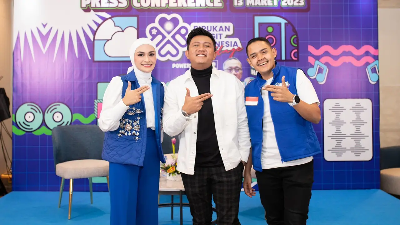 Denny Caknan (kemeja putih) saat jumpa pers di kantor DPP PAN, Warung Buncit, Jakarta Selatan, Senin (13/3/2023)