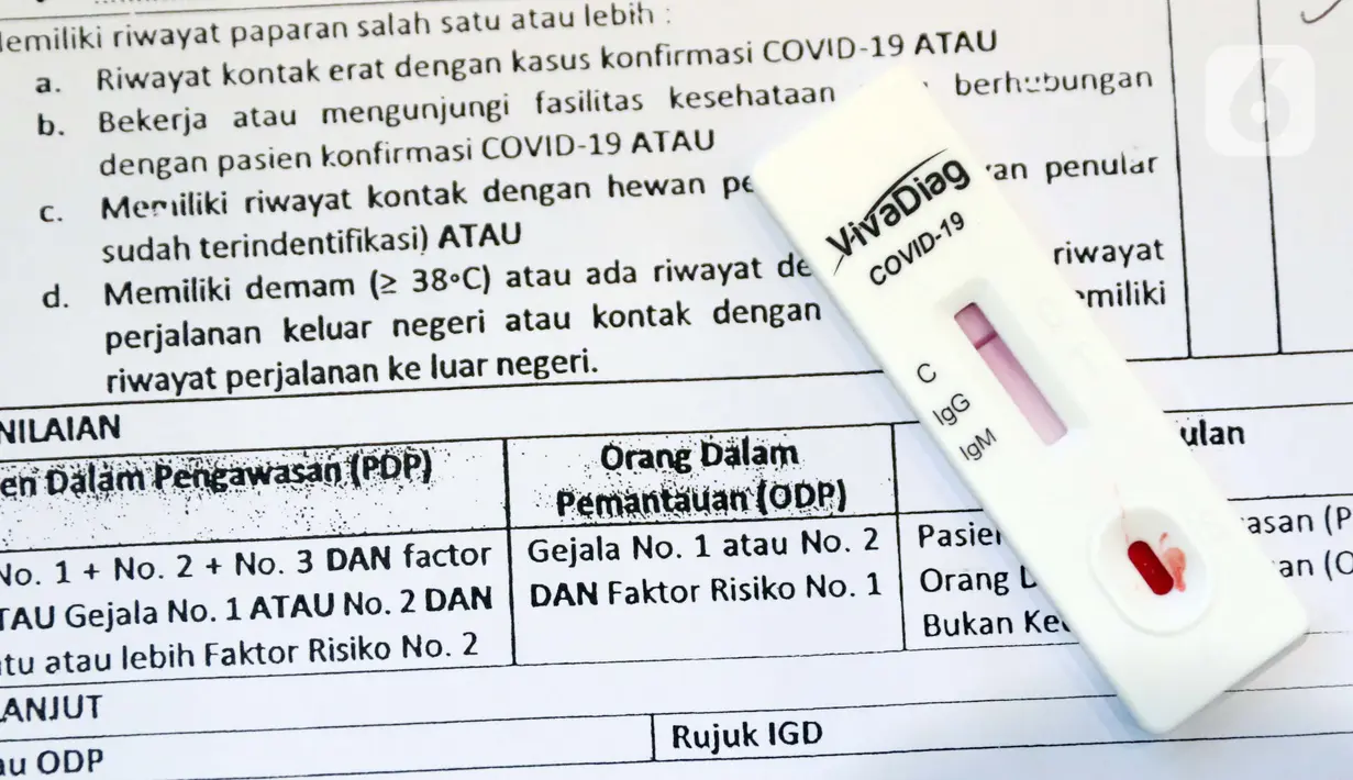 Alat Rapid Test COVID-19 usai digunakan di DPP Partai Golkar, Jakarta, Rabu (8/4/2020). Hasil akan memperlihatkan adanya IgG atau IgM dalam darah. Jika ada, maka hasil dinyatakan positif. Namun, hasil tersebut bukanlah diagnosis yang menggambarkan infeksi Covid-19. (Liputan6.com/Helmi Fithriansyah)