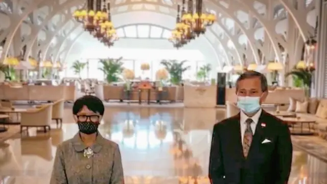 Menlu Retno Marsudi dan Menlu Singapura Vivian dalam kunjungannya ke Singapura. (Dok: Kemlu RI)