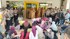 17 Tahun Krisis Air, Emak-emak Geruduk Kantor Dinas PU