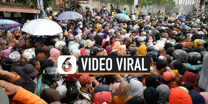 VIDEO: Geger Bagi-Bagi Sembako Saat Corona di Rumah Gubernur Kaltim