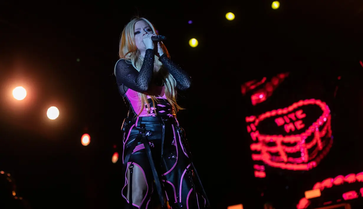 Penyanyi sekaligus penulis lagu asal Kanada, Avril Lavigne tampil dalam festival musik Rock in Rio di Rio de Janeiro, Brasil, 9 September 2022. Penampilan Avril Lavigne di Rock in Rio menuai banyak keluhan. (AP Photo/Bruna Prado)