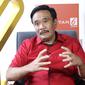 Pembina Bara Baja Djarot Saiful Hidayat saat wawancara di kantor KLY, Jakarta, Rabu (19/9). Djarot adalah politisi PDI Perjuangan yang pernah menjabat sebagai anggota DPR RI periode 2014-2019. (Liputan6.com/Herman Zakharia)
