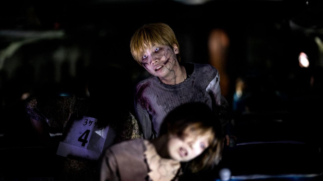 Gerombolan zombie serbu kereta cepat Shinkansen di Jepang