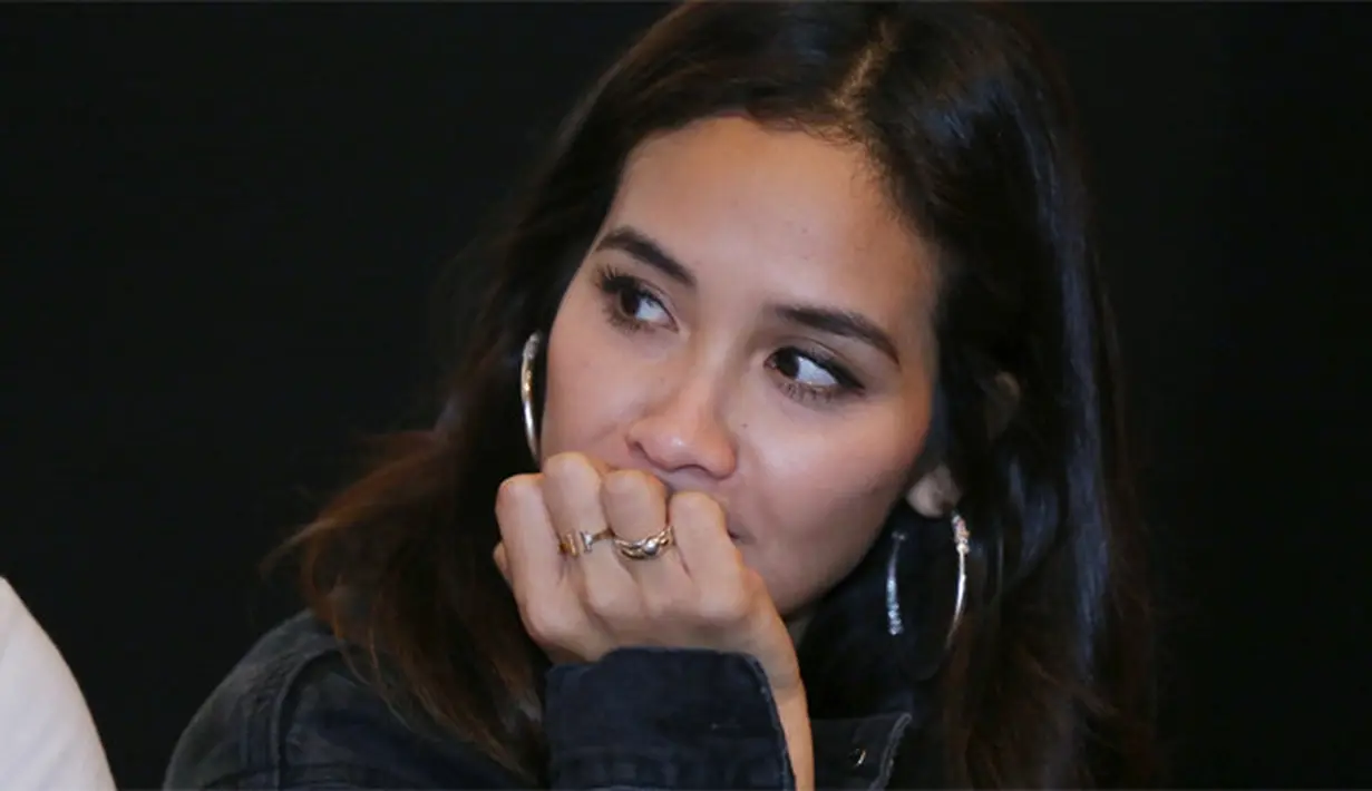 Artis peran Marsha Timothy memutuskan mualaf tahun 2012. Istri pemeran   Vino G Bastian, itu membantah saat pindah keyakinan itu lantaran akan   menikah dengan aktor tersebut. Ia berencana jadi mualaf sebelum mengenal   Vino. (Nurwahyunan/Bintang.com)