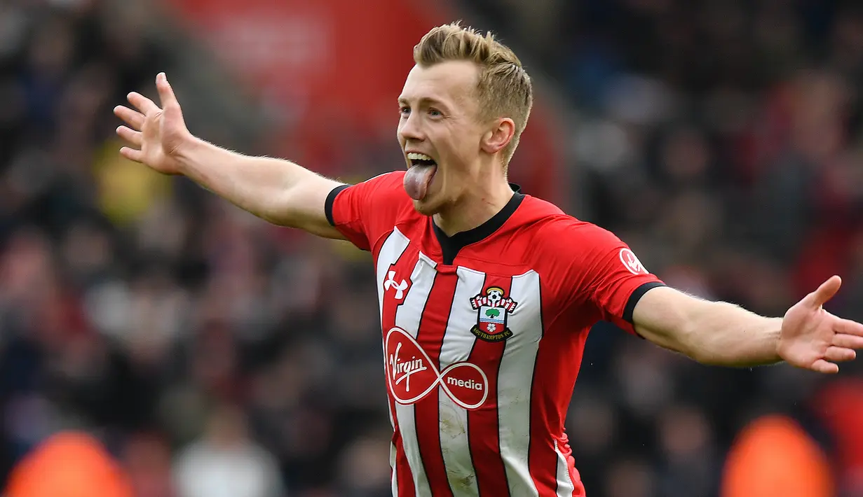Selebrasi pemain Southampton James Ward-Prowse usai mencetak gol ke gawang Tottenham Hotspur dalam lanjutan Liga Inggris pekan ke-30 di St Mary's Stadium, Southampton, Sabtu (9/3). Southampton hajar Tottenham 2-1. (Olly Greenwood/AFP)