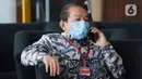Advokat, Hardja Karsana Kosasih menunggu panggilan penyidik akan menjalani pemeriksaan di Gedung KPK, Jakarta, Rabu (20/05/2020). Hardja Karsana Kosasih diperiksa terkait kasus dugaan suap dan gratifikasi dalam penangan perkara di Mahkamah Agung (MA). (merdeka.com/Dwi Narwoko)