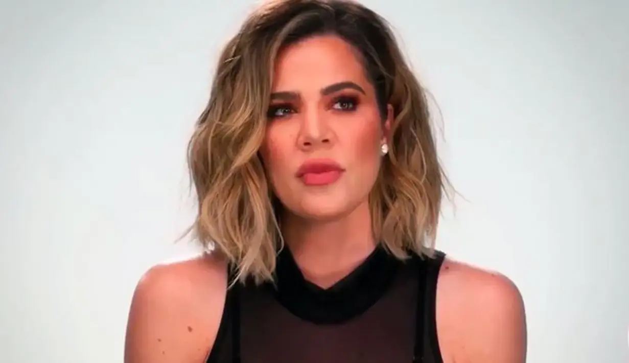 Khloe Kardashian memang salah satu selebriti yang aktif menjawab pertanyaan atau pernyataan dari netizen untuknya di Twitter. (KUWTK)