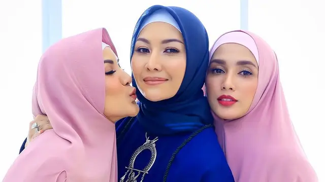 Potret Ussy Sulistiawaty Dalam Balutan Hijab (sumber: instagram/ussypratama)