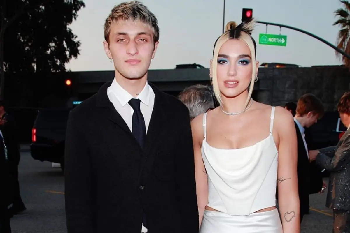 Potret Mesra Dua Lipa dan Anwar Hadid