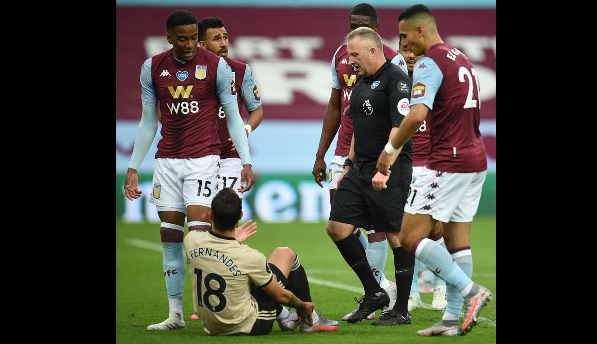 Emosi dari pemain asal Portugal tersebut muncul ketika dirinya lebih dulu dikasari oleh pemain lawan. (Foto: AFP/Pool/Oli Scarff)