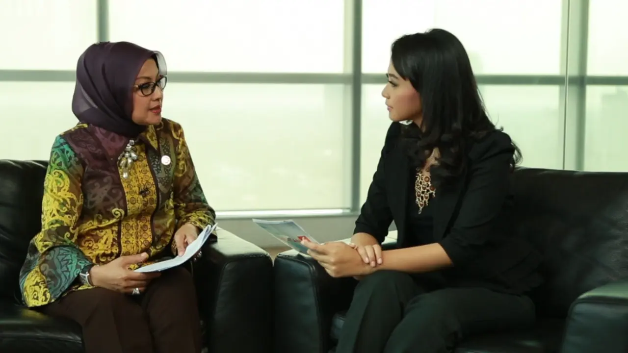 Ilya Avianti OJK