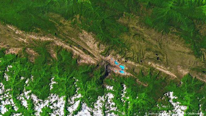 Gletser di Puncak Jaya Papua pada 1988 sesuai citra satelit yang dibuat NASA. (NASA)
