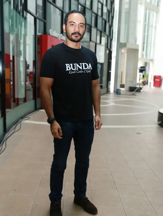 Akan tetapi siapa yang menyangka jika di balik kesuksesannya, ternyata ia pernah hidup sederhana. Bahkan ia mengaku pernah berjualan di pasar. (Adrian Putra/Bintang.com)