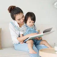 Membaca nyaring untuk anak./Copyright shutterstock.com/g/Makistock