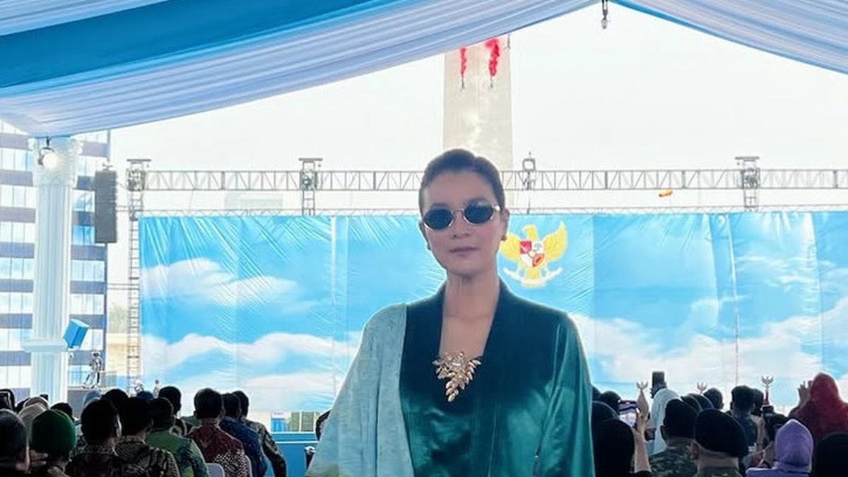 6 Potret Marcella Zalianty Dibalut Kebaya Hijau Sambil Bawa Tas Chanel saat Hadir Ulang Tahun TNI di Monas