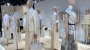 Dior pun mengundang Silk Line untuk menenun motif signature seperti garis-garis dan houndstooth dengan teknik savoir-faire.