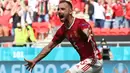 Nasib sial Prancis walaupun mereka mendominasi pertandingan. Pada dua menit injury time babak pertama, Rolland Sallai memimpin serangan balik Hungaria. Dirinya memberikan umpan ke Attila Fiola dan mampu dikonversi menjadi gol. Babak pertama ditutup dengan skor 1-0. (Foto: AFP/Pool/Tibor Illyes)