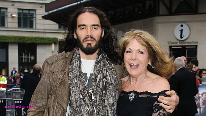 Russell Brand Rela Batalkan Konser Demi Wanita Ini