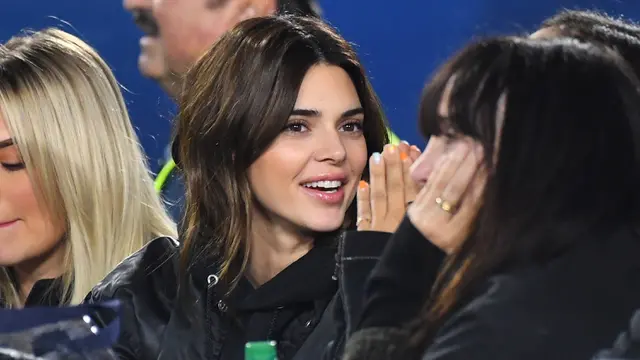 Cantiknya Kendall Jenner Saat Nonton Basket