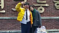 Lee Jung Ha juga memperlihatkan kebersamaan dengan Han Hyo Joo. Keduanya memang begitu dekat. Bahkan di luar lokasi syuting saja, Hyo Joo tetap memanggilnya dengan sebutan "Adeul" yang berarti anakku (laki-laki). (Foto: Instagram/ jungha.km)