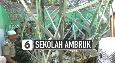 Bangunan kelas SD Negeri Gentong Pasuruan Jawa Timur tiba-tiba ambruk hari Selasa (05/11). Musibah ini menewaskan seorang guru dan murid.