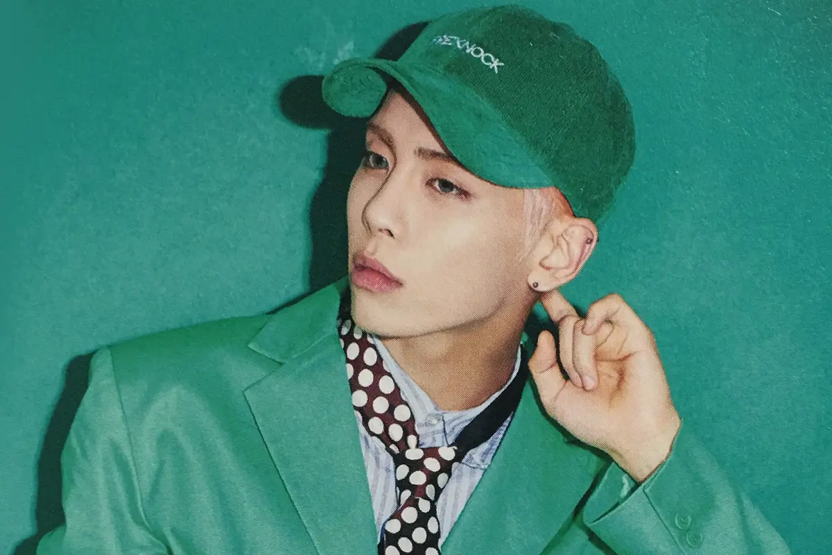 [Bintang] Selalu Di Hati, Gaya Jonghyun SHINee yang Susah Dilupain Cewek