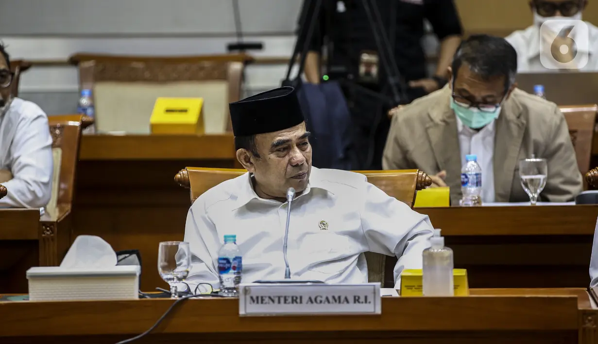 Menteri Agama Fachrul Razi saat Rapat Kerja dengan Komisi VIII DPR di Jakarta, Selasa (8/9/2020). Fachrul Razi menyatakan tidak tahu jika pernyataannya soal radikalisme masuk masjid melalui anak muda yang menguasai bahasa Arab dan good looking akan menjadi konsumsi publik. (Liputan6.com/Johan Tallo)
