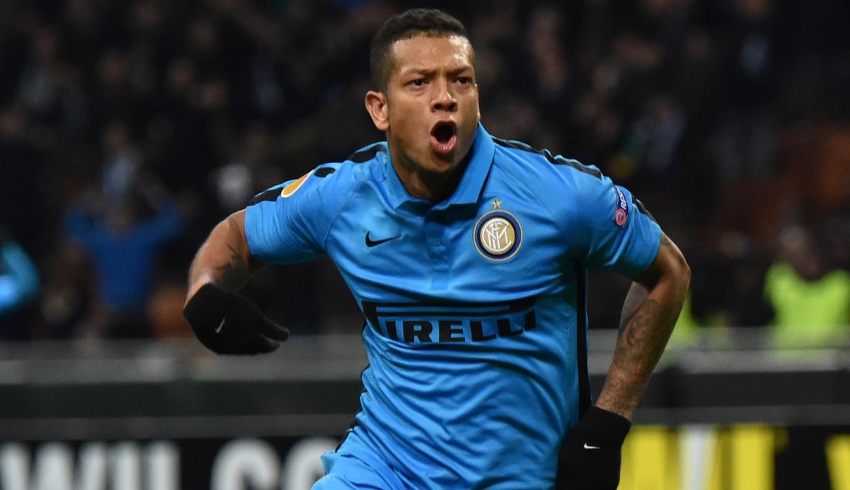 4. Fredy Guarin - Nama Fredy Guarin pernah membela Inter Milan pada periode 2012-2016. Setelah itu, Guarin berlabuh ke klub China, Shanghai Shenhua pada pada Januari 2016 dan berpisah pada 2019. Saat ini, Guarin belum bergabung dengan klub mana pun. (AFP/Giuseppe Cacace)